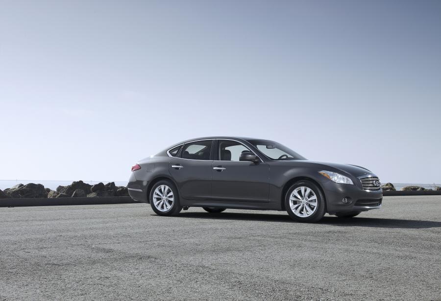  Infiniti M56 2010 года  (фото 27 из 34)